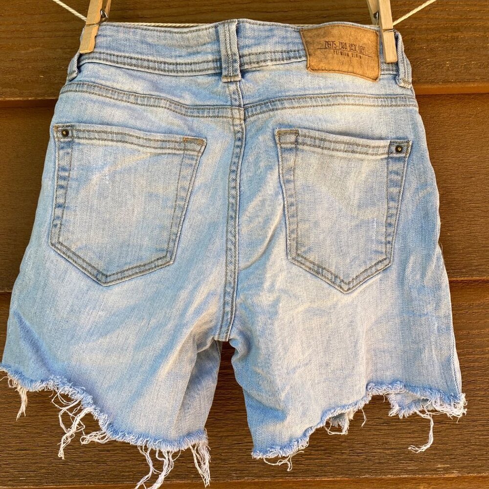 Zara Z1975 Cut Off Distressed Denim Light Blue Jean Shorts Size 2 - Picture 7 of 12